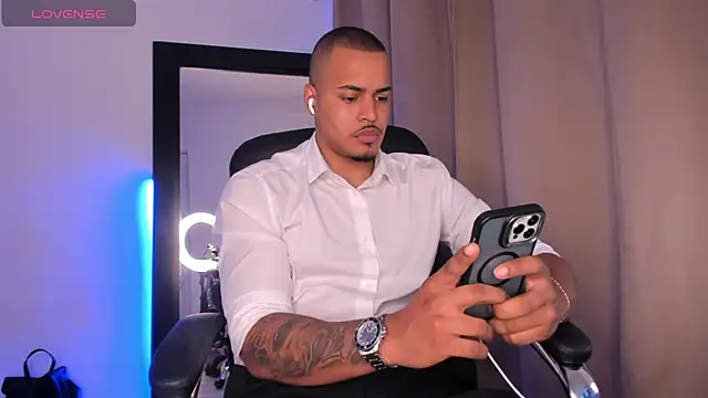 Snapshot of AshtonnSummer chatting on 03.20.25 AshtonnSummer online show from 03.20.25