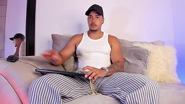 Snapshot of AshtonnSummer chatting on 10.01.25 AshtonnSummer online show from 10.01.25