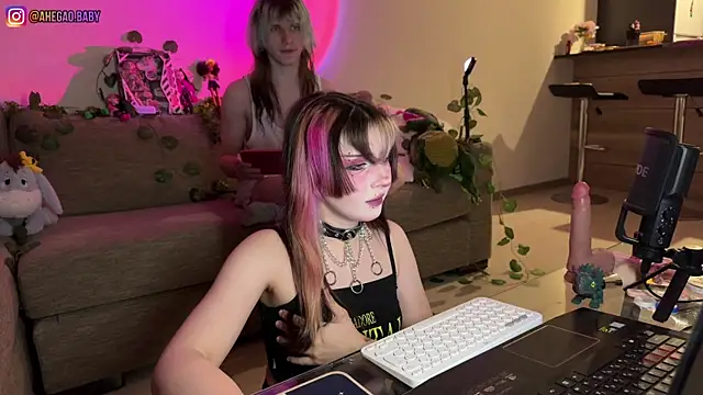 Snapshot of h3ntai_baby chatting on 06.23.26 h3ntai baby online show from 06.23.26