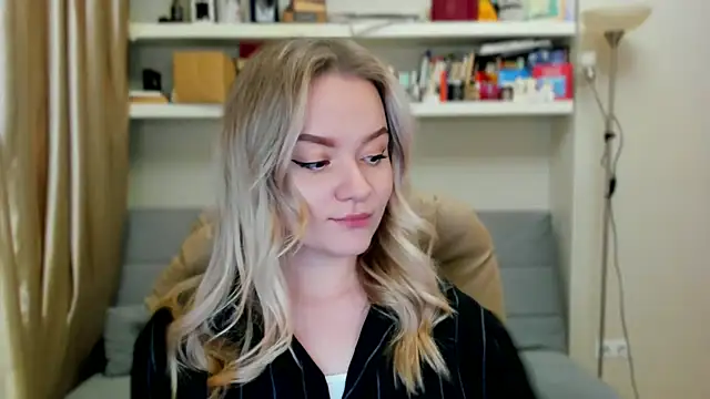 Kara Smith  online show from 11.08.25