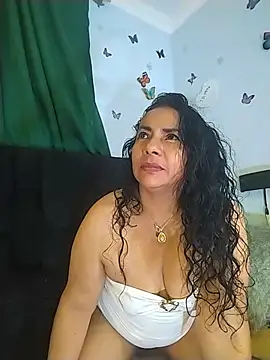 Snapshot of AlexaNovoa_ chatting on 06.05.26 AlexaNovoa online show from 06.05.26