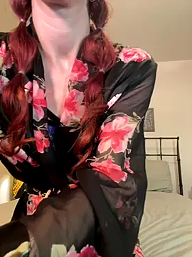 Snapshot of SusieandLacey chatting on 11.03.25 SusieandLacey online show from 11.03.25