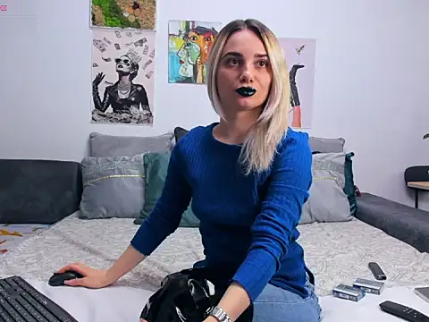 Snapshot of FindomGoddess1 chatting on 09.18.25 FindomGoddess1 online show from 09.18.25