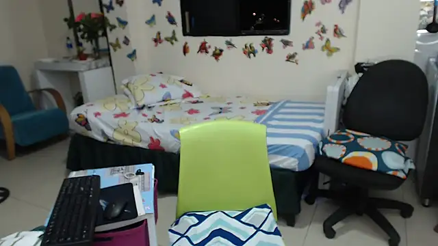 Snapshot of Olgahunder chatting on 07.23.26 Olgahunder online show from 07.23.26