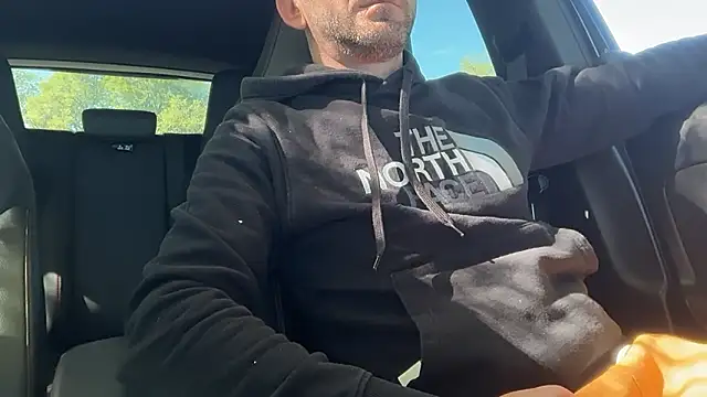 Snapshot of JOREDDs chatting on 04.04.26 JOREDDs online show from 04.04.26