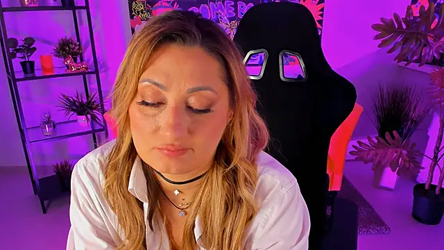 SarahAlluring online show from 03.17.25