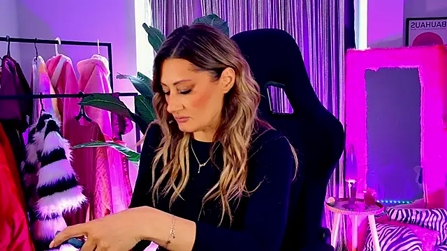 SarahAlluring online show from 04.29.26