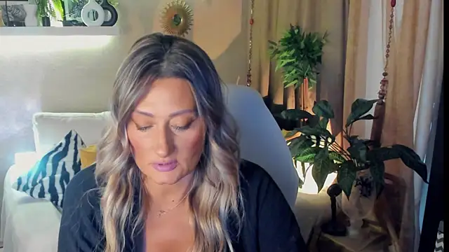 Snapshot of SarahAlluring chatting on 07.17.26 SarahAlluring online show from 07.17.26