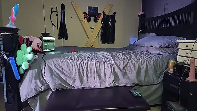 Snapshot of KinkyBratandDaddy chatting on 11.20.25 KinkyBratandDaddy online show from 11.20.25