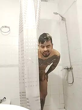 Snapshot of crazyweelove chatting on 03.18.25 crazyweelove online show from 03.18.25