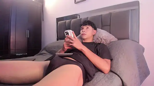 AndresM001 online show from 04.09.26