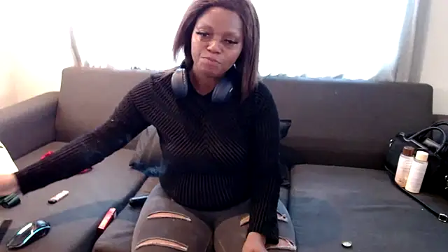 LustyDeziree1 online show from 10.13.25