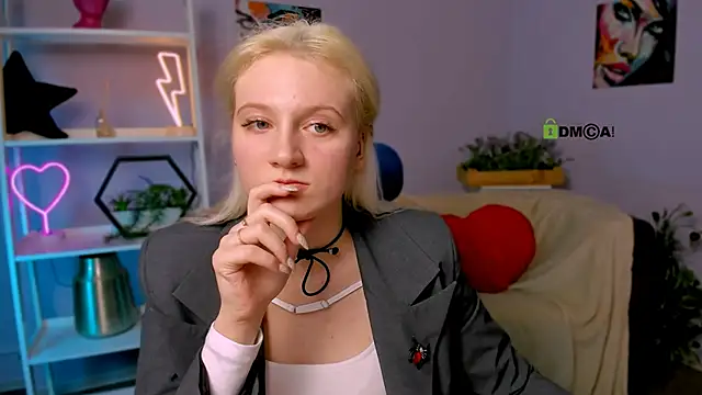 Snapshot of madam_uliis chatting on 03.18.25 madam uliis online show from 03.18.25