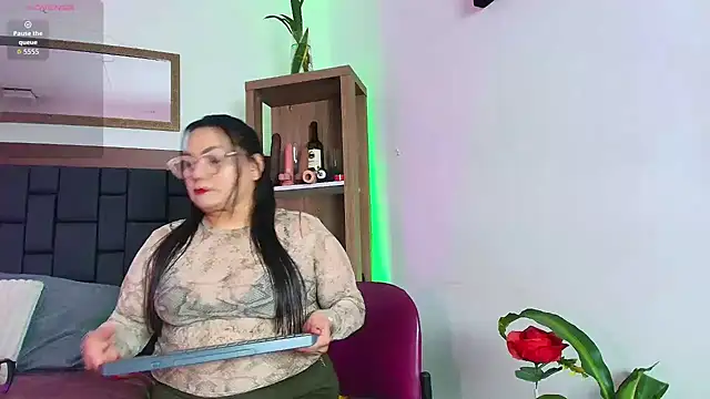 Snapshot of EllenaBoobs_ chatting on 07.18.26 EllenaBoobs online show from 07.18.26