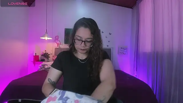 Rose Thompson1 online show from 04.21.26