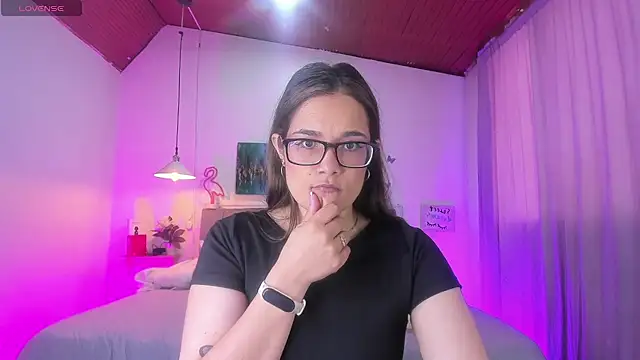 Rose Thompson1 online show from 04.25.26
