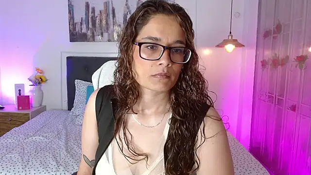 Rose Thompson1 online show from 05.17.26