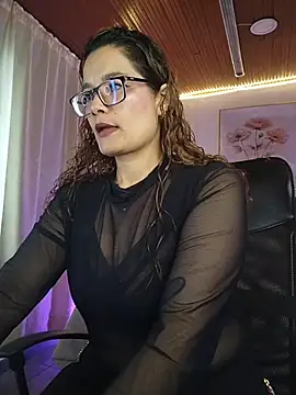Snapshot of Rose_Thompson1 chatting on 08.01.26 Rose Thompson1 online show from 08.01.26