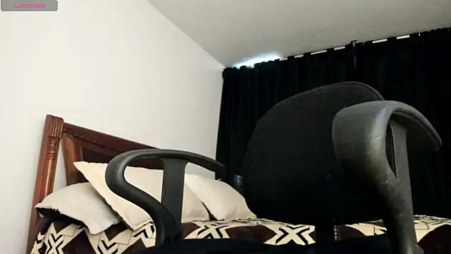 Hat girl online show from 05.12.26