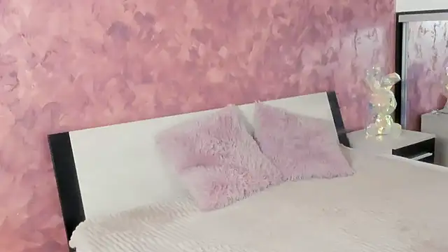 Snapshot of LesyaTouch chatting on 10.04.25 LesyaTouch online show from 10.04.25