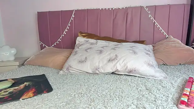 kitty-kryss online show from 11.18.25