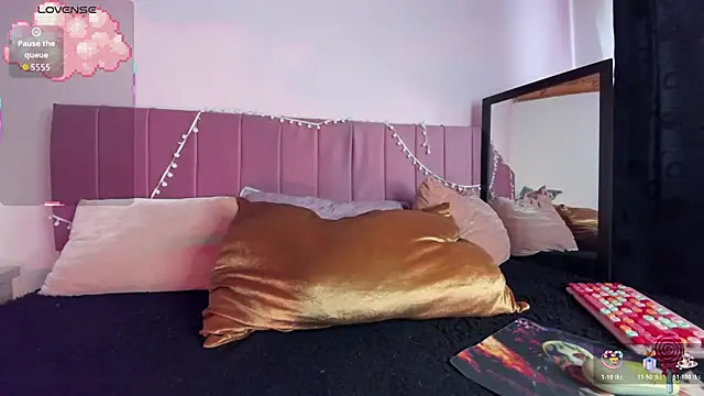 kitty-kryss online show from 11.27.25