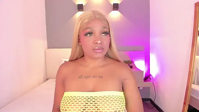 Snapshot of karol_white_ chatting on 05.23.26 karol white online show from 05.23.26