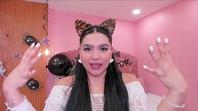 eva sainnt online show from 10.05.25