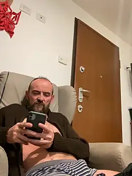 Snapshot of Rimmingtop chatting on 12.22.25 Rimmingtop online show from 12.22.25