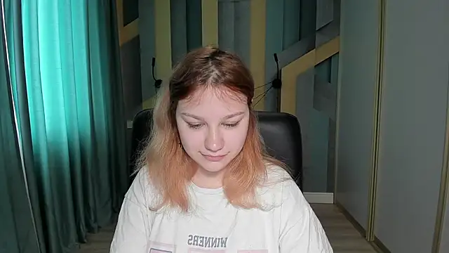 AngelinaLow online show from 04.30.26