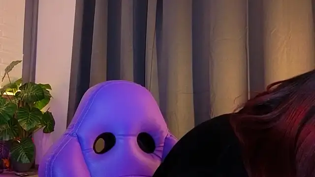 TiffanyWalk online show from 11.22.25