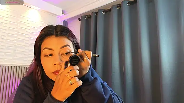 TiffanyWalk online show from 04.22.26