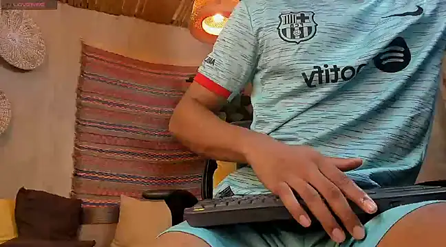 Snapshot of LiamByrne chatting on 03.21.25 LiamByrne online show from 03.21.25