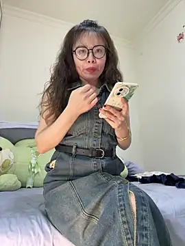 Snapshot of aa520uv chatting on 05.06.26 aa520uv online show from 05.06.26
