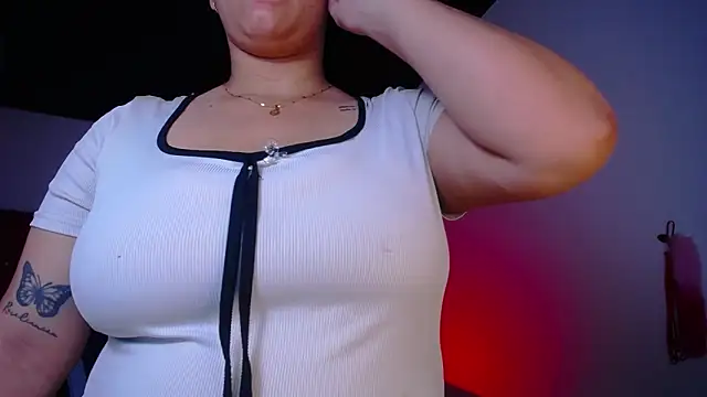 Snapshot of kriss_sweetboobs10 chatting on 05.06.26 kriss sweetboobs10 online show from 05.06.26