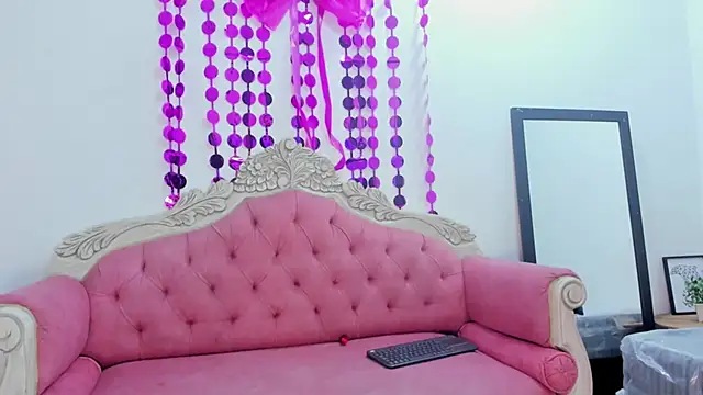 Snapshot of Mia_Collivens chatting on 10.27.25 Mia Collivens online show from 10.27.25