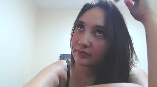 Snapshot of michellrouses chatting on 03.17.25 michellrouses online show from 03.17.25
