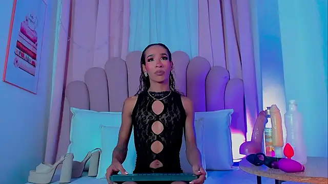 Snapshot of NicoleMadrird chatting on 09.18.25 NicoleMadrird online show from 09.18.25