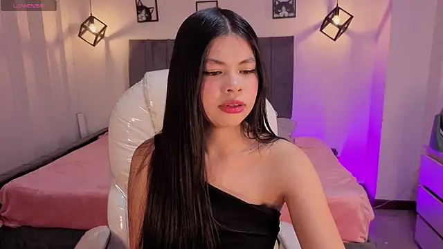 Pretty Johnson  online show from 08.05.26