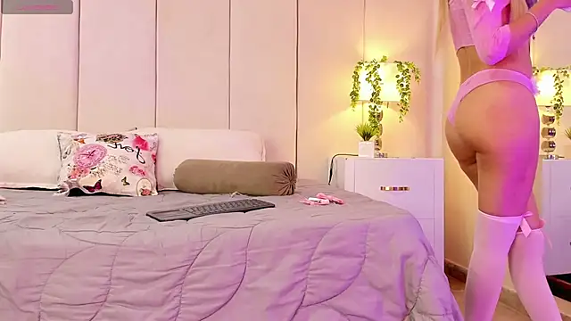 Snapshot of princesssammy2 chatting on 10.17.25 princesssammy2 online show from 10.17.25