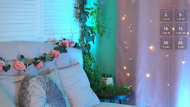 Snapshot of EvaMossi chatting on 09.18.25 EvaMossi online show from 09.18.25