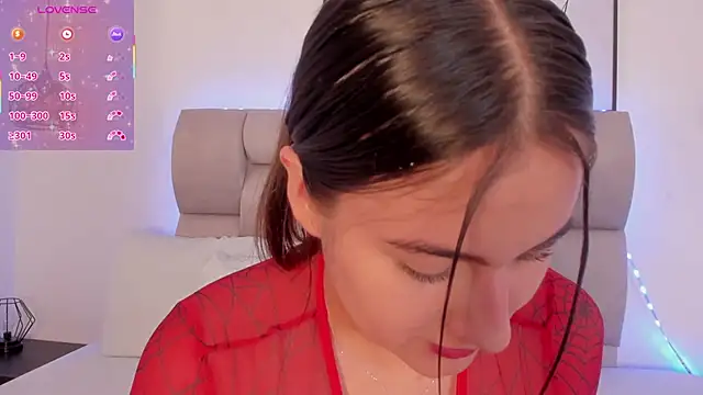 Hanna Evans   online show from 01.12.26