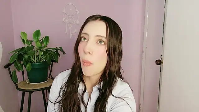 Snapshot of Rebbecawhite_meow chatting on 05.18.26 Rebbecawhite meow online show from 05.18.26