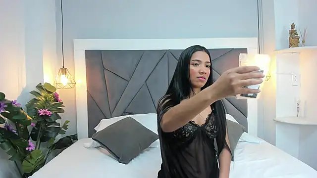 Snapshot of KarolHilton chatting on 03.23.25 KarolHilton online show from 03.23.25