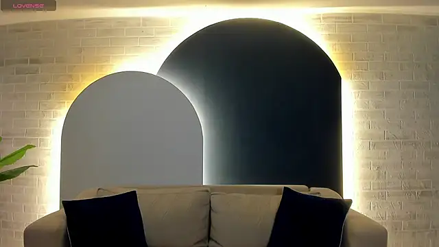 MaiaCollins online show from 12.19.25