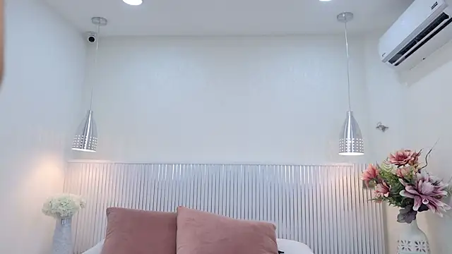 Snapshot of katia_moregb chatting on 09.22.25 katia moregb online show from 09.22.25
