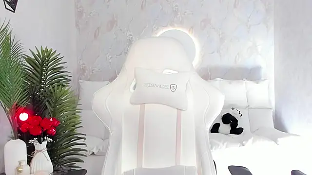 Snapshot of babyisperfect chatting on 09.09.25 babyisperfect online show from 09.09.25