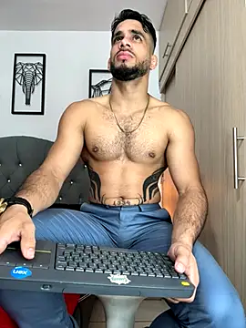 Snapshot of Maximiliano_ford chatting on 10.03.25 Maximiliano ford online show from 10.03.25