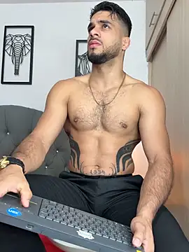 Snapshot of Maximiliano_ford chatting on 10.05.25 Maximiliano ford online show from 10.05.25