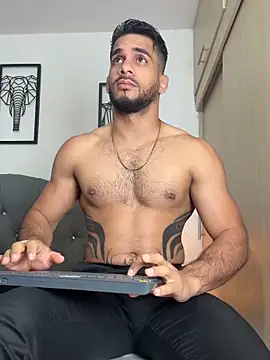 Snapshot of Maximiliano_ford chatting on 10.14.25 Maximiliano ford online show from 10.14.25